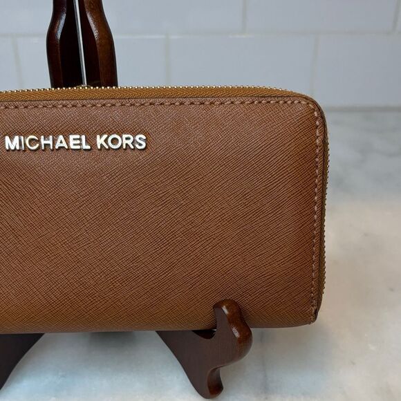 Michael Kors Saffiano Leather Full Zip Jet Set Continental Wallet - Picture 3 of 14